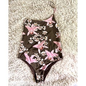 ACACIA Avalon one piece in Hilo